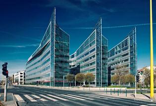 Choose our offices according to environmentally responsible practices.
