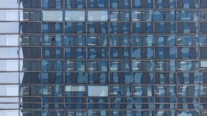 Overheated offices: how glass-faced designs threaten comfort and productivity in Paris