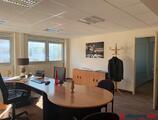 Offices to let in Bureaux 97 m²