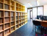 Offices to let in LOCAUX PROFESSIONNELS-BUREAUX-STUDIO- DANS UN SECTEUR PRISE 13006 Marseille