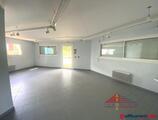 Offices to let in Entrepôt et bureaux 600m2