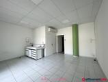 Offices to let in BUREAUX/LOCAL PRO - 3 PIÈCES (66 m2)