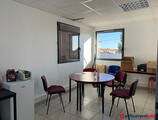 Offices to let in Bureaux CONFORTABLES, 55m2 de surfaces, avec parking