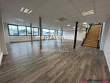 Offices to let in 310 M2 DE BUREAUX DANS UNE ZONE DYNAMIQUE SUR AXE PASSANT!