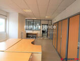 Offices to let in Bureau à louer de 70 m² divisé en 3 espaces, parking