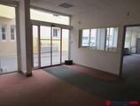 Offices to let in Location - Bureaux de 709 m2 divisibles en 3 lots