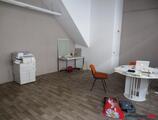 Offices to let in Location - Bureaux de 709 m2 divisibles en 3 lots