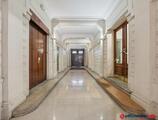 Offices to let in A VENDRE PARIS 75008  - LOCAL COMMERCIAL- BUREAUX-
