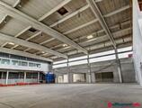 Offices to let in Local industriel de 5 000 m²