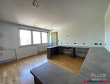 Offices to let in 3%.COM Hall professionnel 500m2 avec bureaux  sur 9 ares