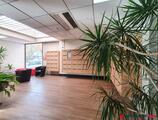 Offices to let in Bureau 109 m² + Parking