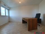 Offices to let in Bureau 14 m² sur rue