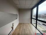 Offices to let in Espace 84