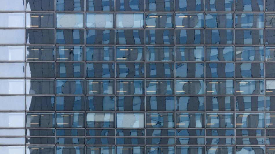 Overheated offices: how glass-faced designs threaten comfort and productivity in Paris