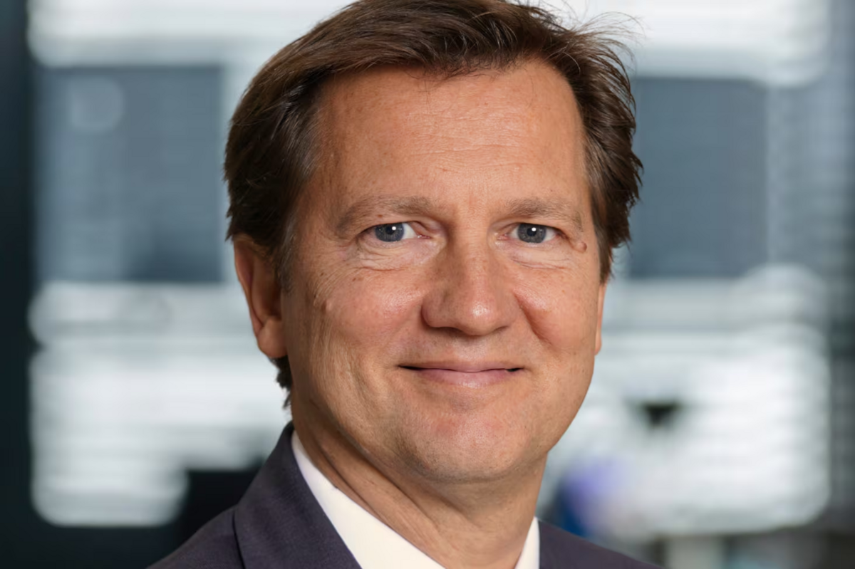 CBRE France appoints Raphael Brault as new CEO to strengthen office, retail and warehouse offerings CBRE France appoints Raphael Brault as new CEO to strengthen office, retail and warehouse offerings