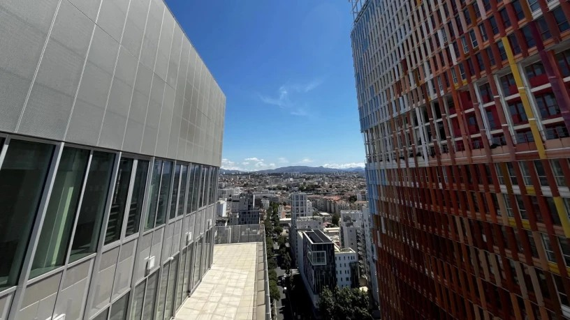 Aix-Marseille business real estate: logistics booms while office & industrial slow