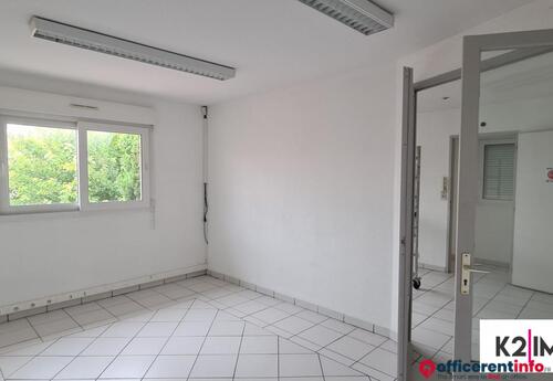 Offices to let in LOCAL PROFESSIONNEL 134 M² - BUREAU - PARKING