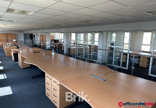Offices to let in Bureau 668m2