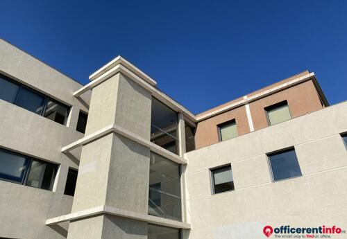 Offices to let in Bureaux CONFORTABLES, 55m2 de surfaces, avec parking