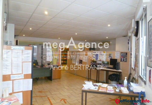 Offices to let in LOCAUX PROFESSIONNELS DE 250M2