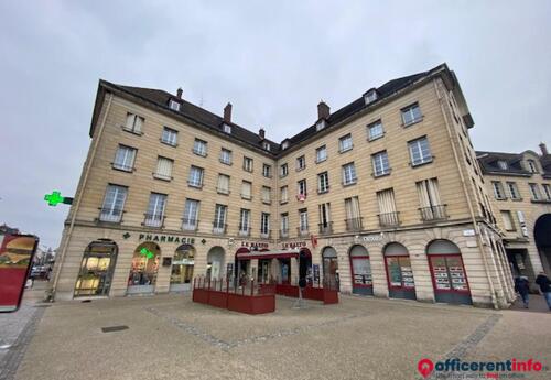 Offices to let in Vente - local - Bureaux en plein coeur de Creil!