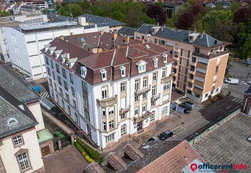 Offices to let in Immeuble de bureaux - 3 105 m² - Colmar (68)