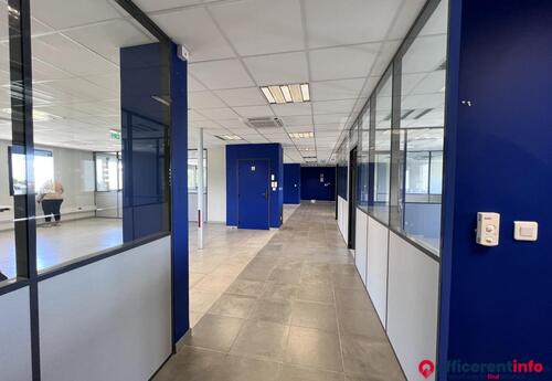 Offices to let in BUREAU DE 323m²