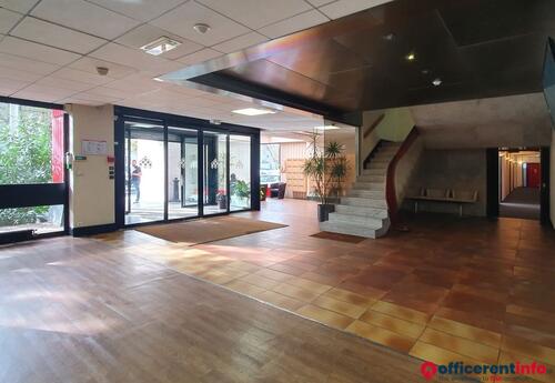 Offices to let in Bureau 109 m² + Parking