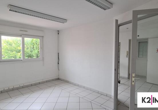 LOCAL PROFESSIONNEL 134 M² - BUREAU - PARKING