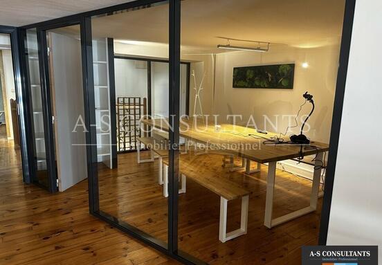 WORKSTATIONS / COWORKING SPACES FOR RENT