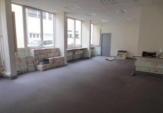 Location - Bureaux de 709 m2 divisibles en 3 lots