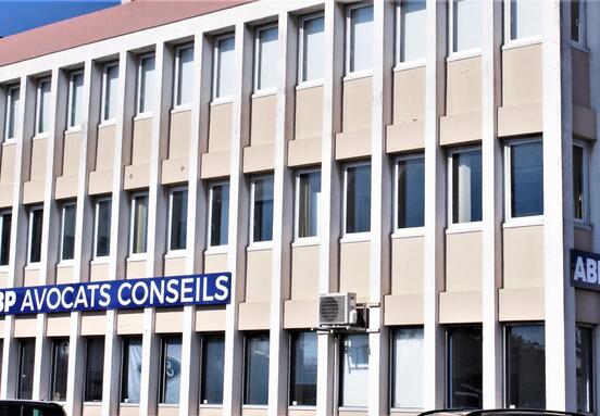 Le cabinet d’Avocats ABP Arles vous propose à la location deux bureaux à l’entrée d’Arles proche ZI Nord coté Concessionnaires Ford/Peugeot